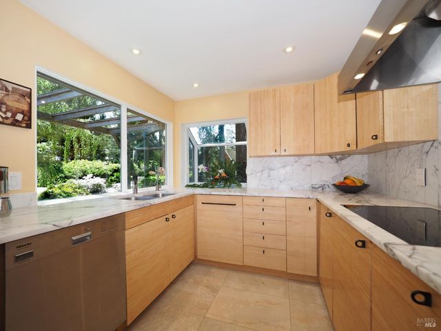 626 Gold Ridge Rd, Sebastopol, CA 95472