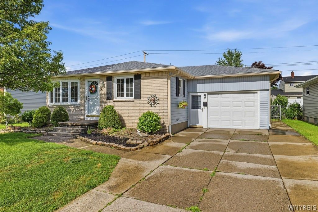 49 Caroline Lane, Cheektowaga, NY 14043
