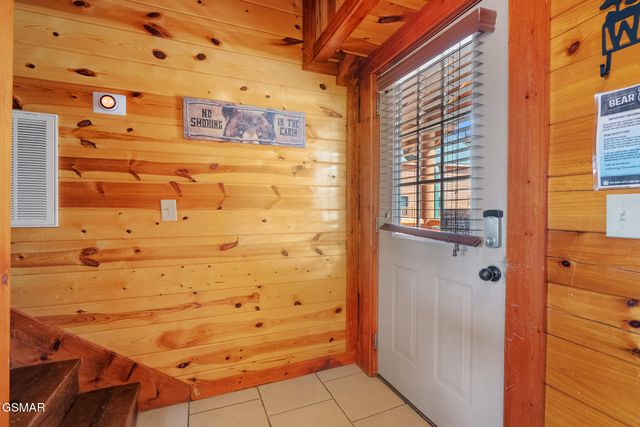 1244 Bird Nest Way, Sevierville, TN 37862