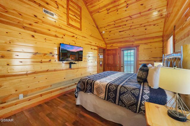 1244 Bird Nest Way, Sevierville, TN 37862