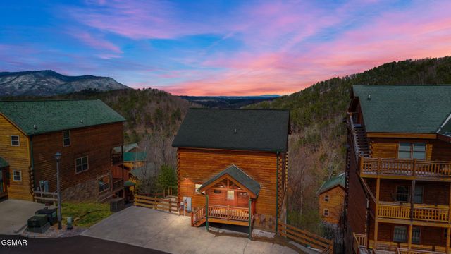 1244 Bird Nest Way, Sevierville, TN 37862