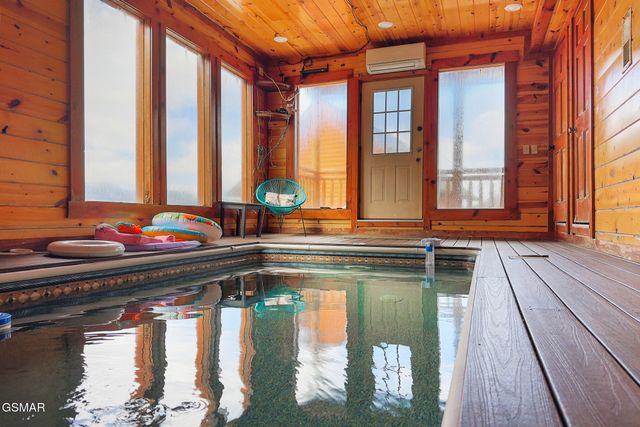 1244 Bird Nest Way, Sevierville, TN 37862