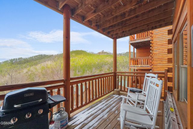 1244 Bird Nest Way, Sevierville, TN 37862