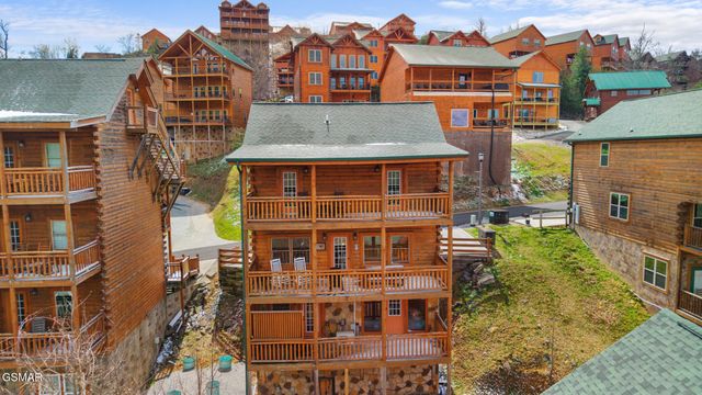 1244 Bird Nest Way, Sevierville, TN 37862