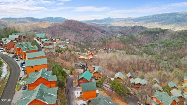 1244 Bird Nest Way, Sevierville, TN 37862