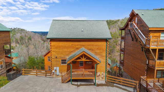 1244 Bird Nest Way, Sevierville, TN 37862