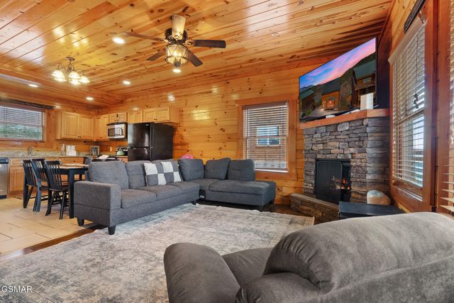 1244 Bird Nest Way, Sevierville, TN 37862