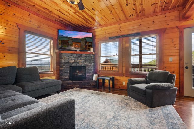 1244 Bird Nest Way, Sevierville, TN 37862