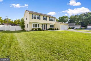 2 EARNSHAW LN, Willingboro, NJ 08046