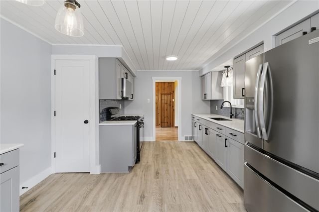 409 Victoria St, West Mifflin, PA 15122