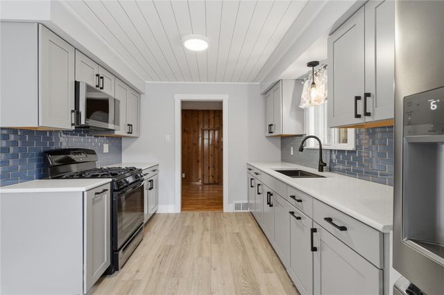 409 Victoria St, West Mifflin, PA 15122