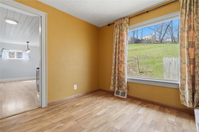 409 Victoria St, West Mifflin, PA 15122