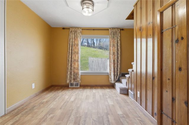 409 Victoria St, West Mifflin, PA 15122