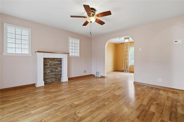 409 Victoria St, West Mifflin, PA 15122