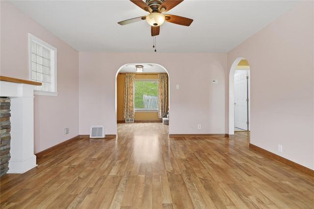 409 Victoria St, West Mifflin, PA 15122