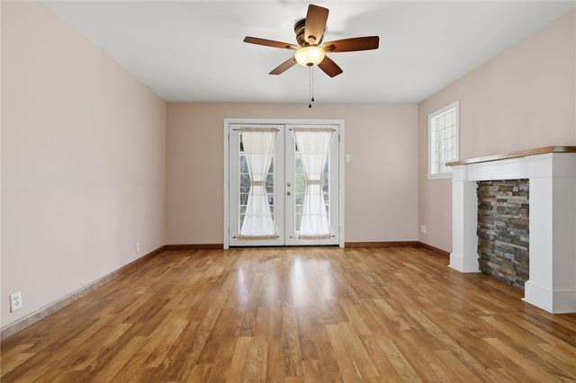 409 Victoria St, West Mifflin, PA 15122