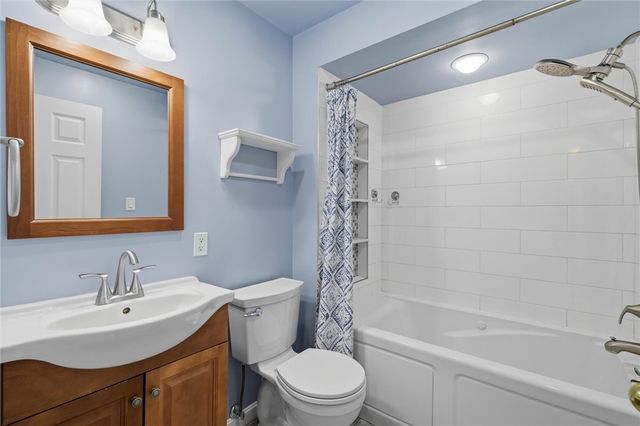 409 Victoria St, West Mifflin, PA 15122