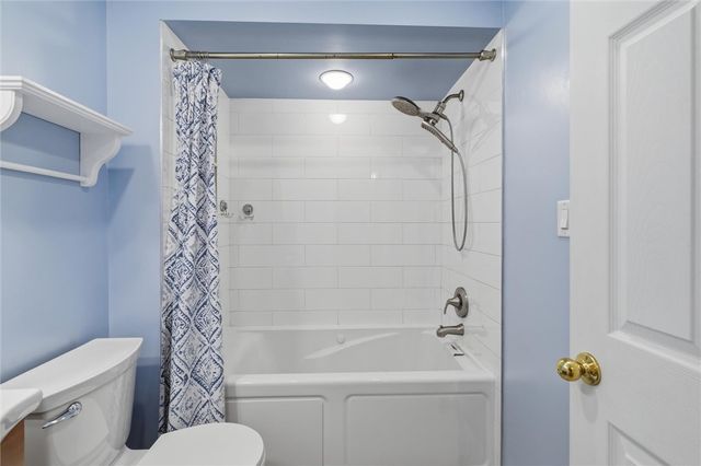 409 Victoria St, West Mifflin, PA 15122