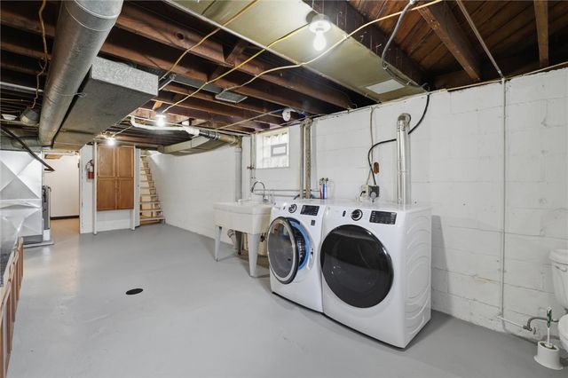 409 Victoria St, West Mifflin, PA 15122