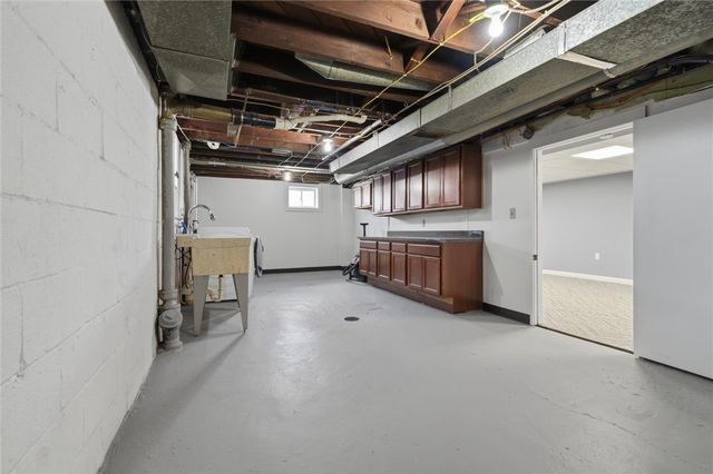 409 Victoria St, West Mifflin, PA 15122