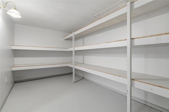 409 Victoria St, West Mifflin, PA 15122