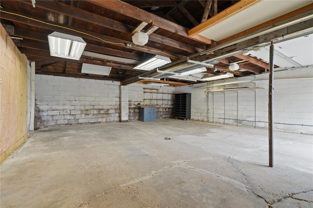 409 Victoria St, West Mifflin, PA 15122