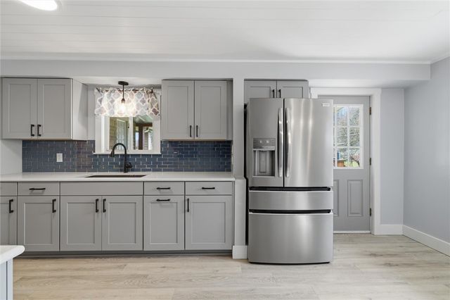 409 Victoria St, West Mifflin, PA 15122