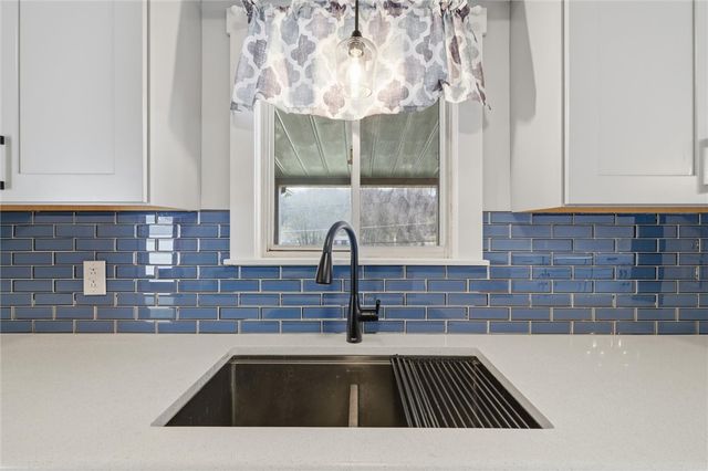 409 Victoria St, West Mifflin, PA 15122