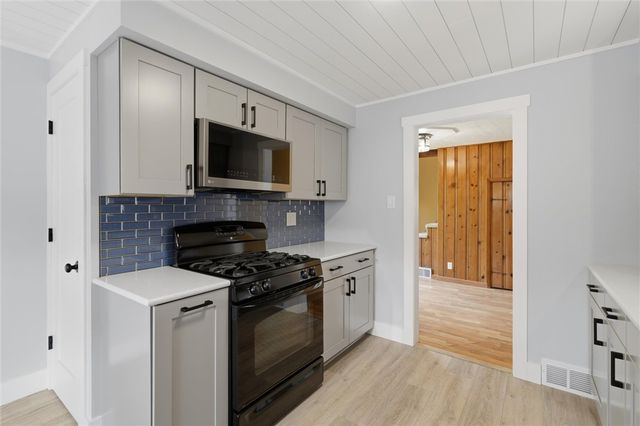 409 Victoria St, West Mifflin, PA 15122