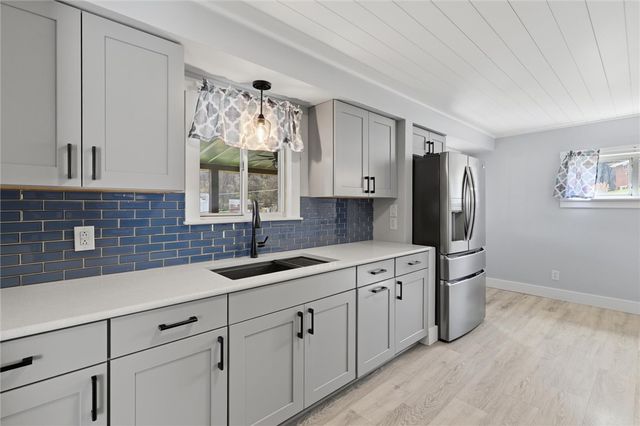 409 Victoria St, West Mifflin, PA 15122