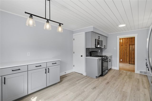 409 Victoria St, West Mifflin, PA 15122