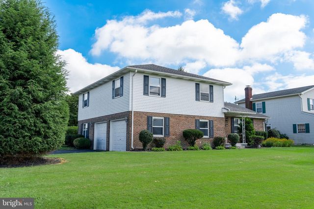 903 MANOR DR, Harrisburg, PA 17113