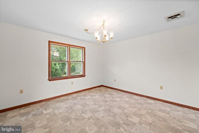 903 MANOR DR, Harrisburg, PA 17113