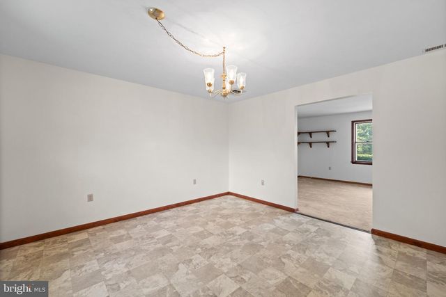 903 MANOR DR, Harrisburg, PA 17113