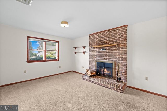 903 MANOR DR, Harrisburg, PA 17113