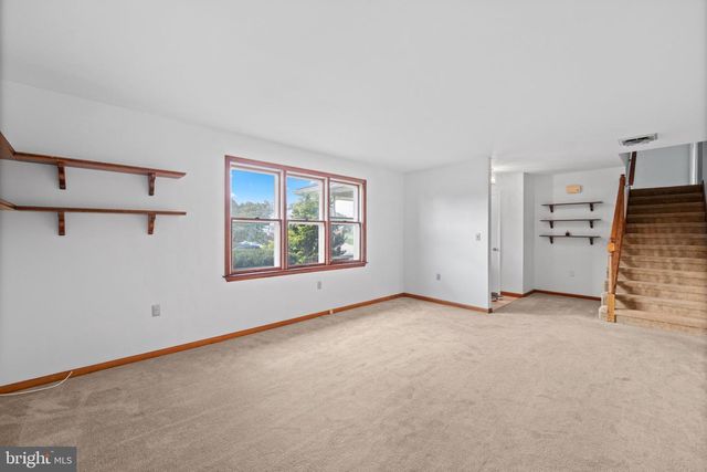 903 MANOR DR, Harrisburg, PA 17113