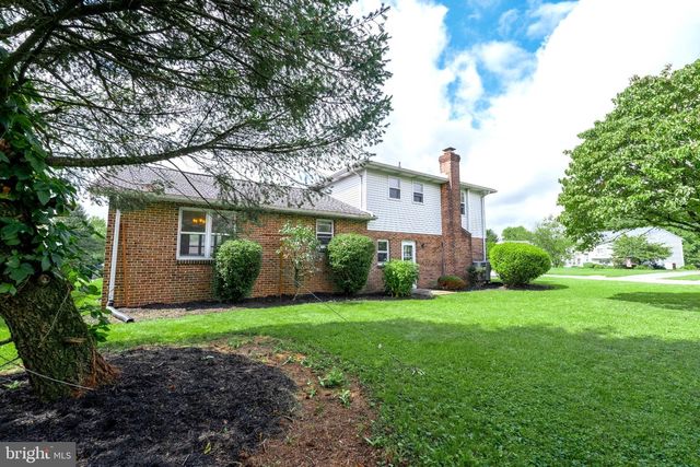 903 MANOR DR, Harrisburg, PA 17113