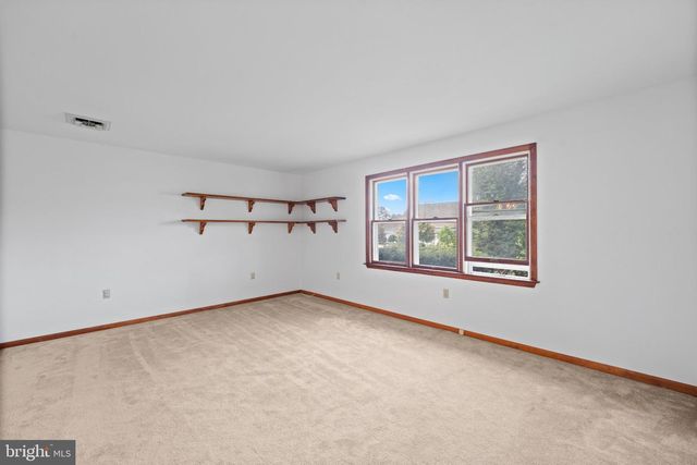 903 MANOR DR, Harrisburg, PA 17113