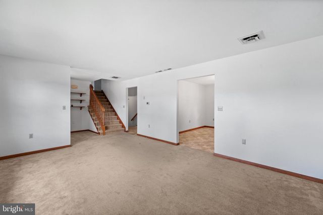 903 MANOR DR, Harrisburg, PA 17113