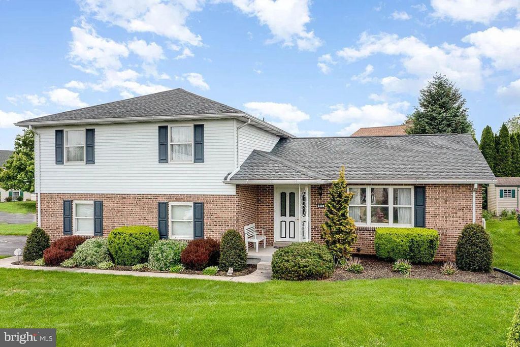 903 MANOR DR, Harrisburg, PA 17113