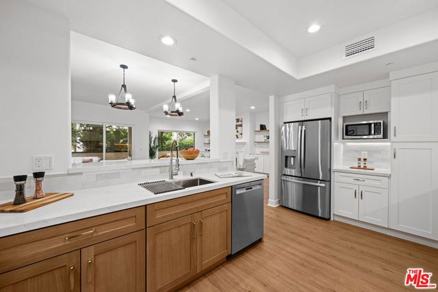 11115 Acama Street 104, Studio City, CA 91602