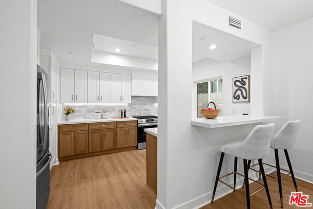11115 Acama Street 104, Studio City, CA 91602