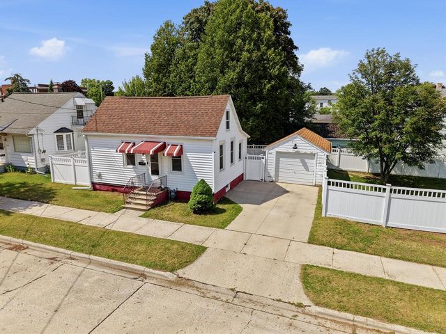 2104 11th STREET, Two Rivers, WI 54241