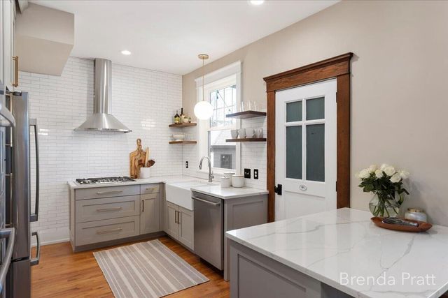 533 Gladstone Drive, Grand Rapids, MI 49506