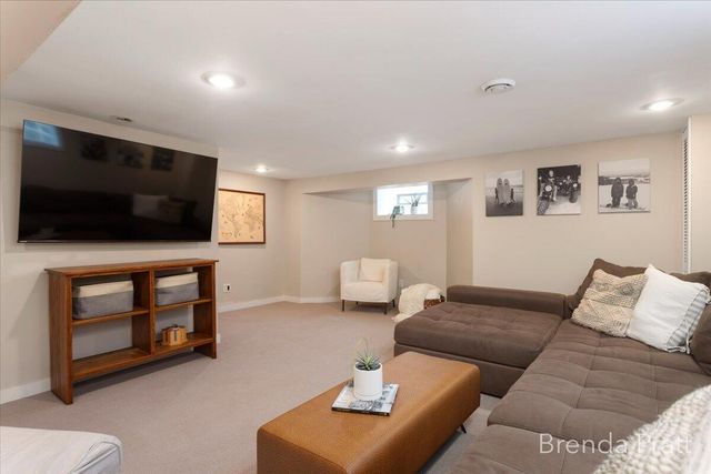 533 Gladstone Drive, Grand Rapids, MI 49506