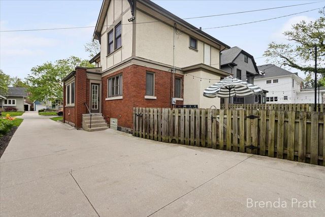 533 Gladstone Drive, Grand Rapids, MI 49506