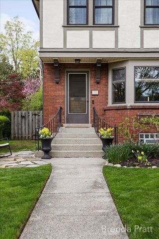 533 Gladstone Drive, Grand Rapids, MI 49506