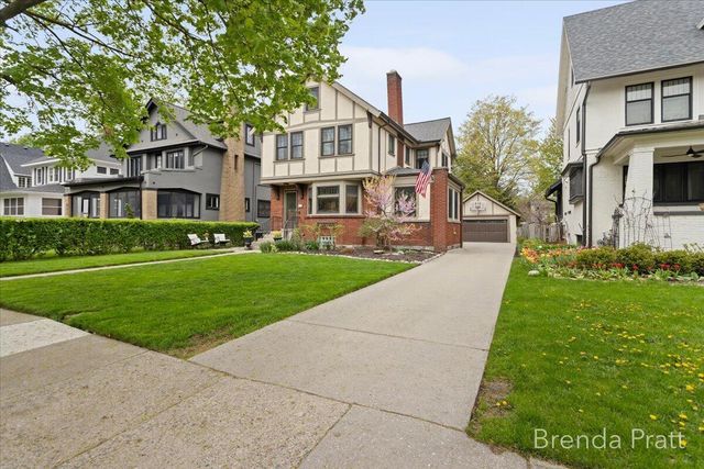 533 Gladstone Drive, Grand Rapids, MI 49506