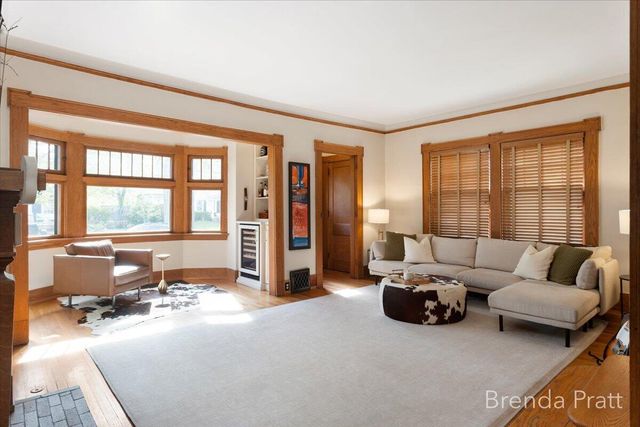 533 Gladstone Drive, Grand Rapids, MI 49506