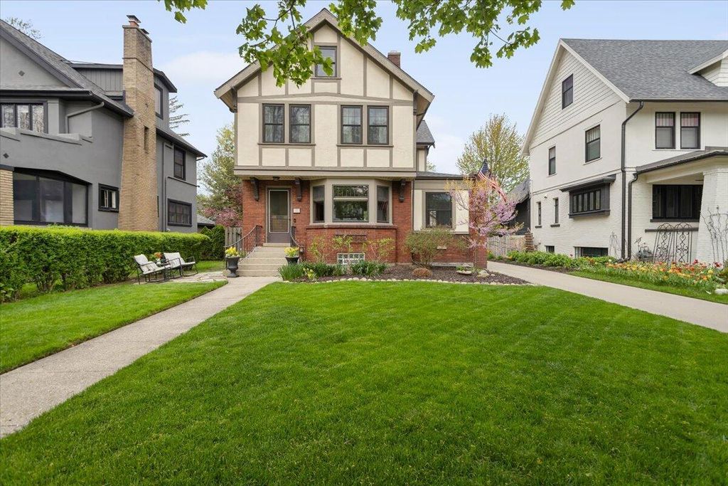 533 Gladstone Drive, Grand Rapids, MI 49506